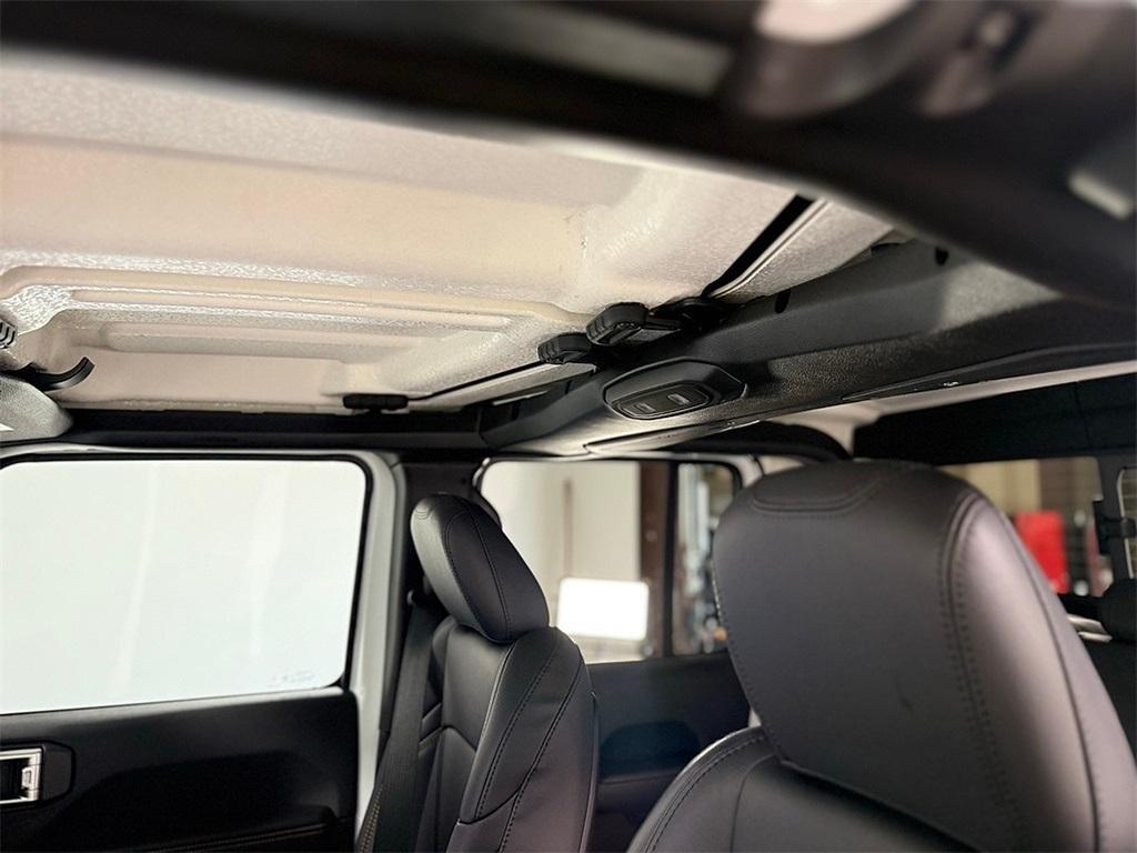 new 2025 Jeep Gladiator car, priced at $45,024