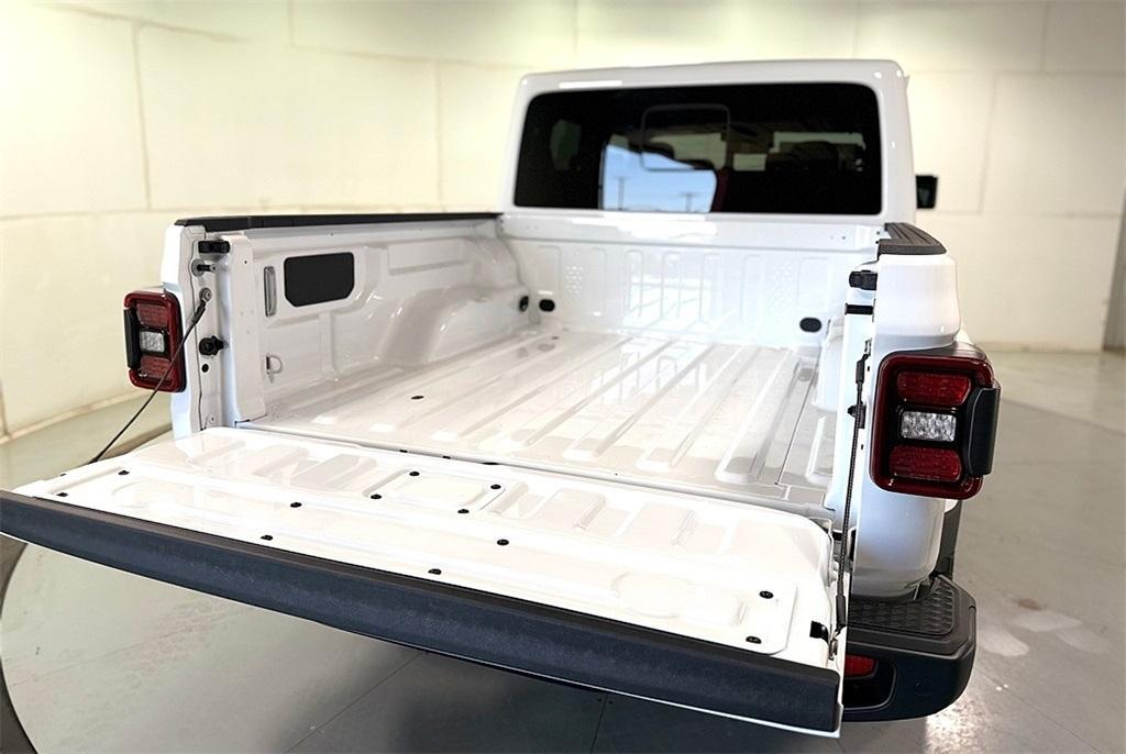 new 2025 Jeep Gladiator car, priced at $45,024