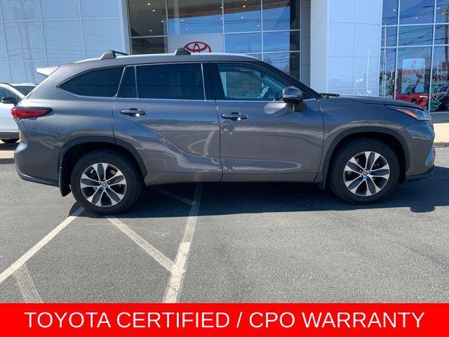 used 2022 Toyota Highlander car, priced at $34,455