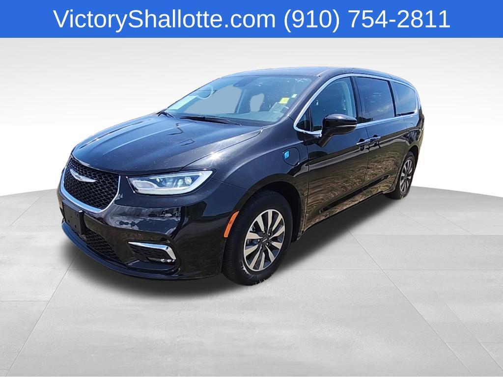used 2024 Chrysler Pacifica Hybrid car, priced at $26,194