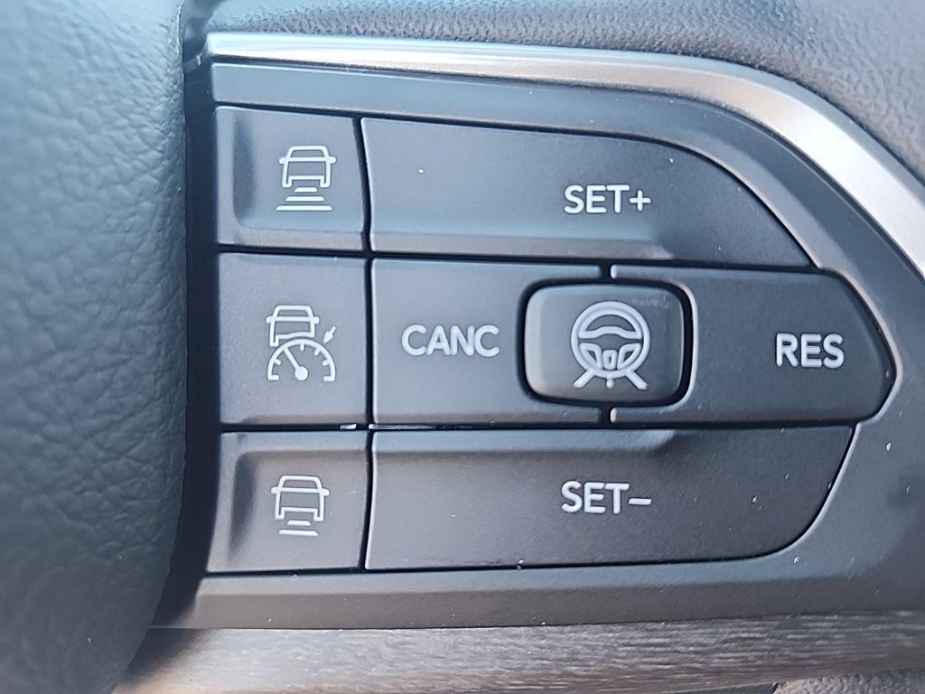 new 2026 Jeep Grand Cherokee car, priced at $49,995