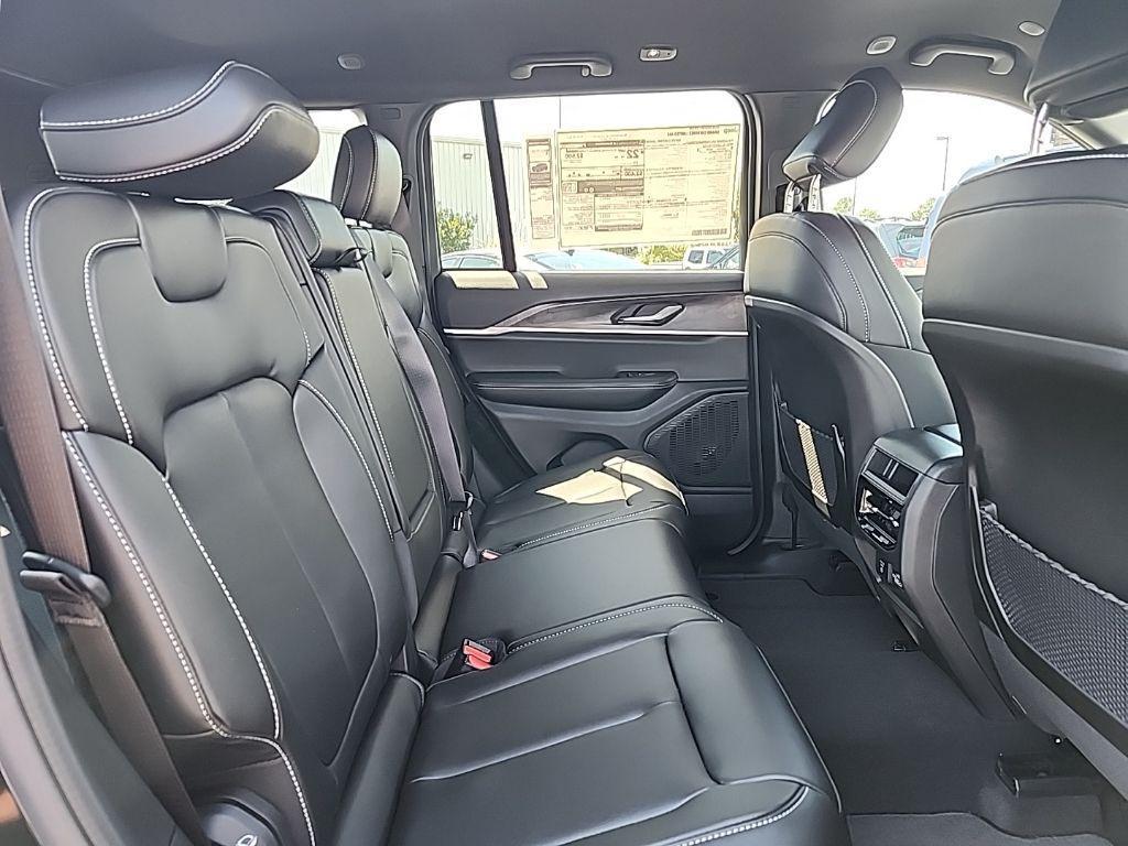 new 2025 Jeep Grand Cherokee car, priced at $40,747