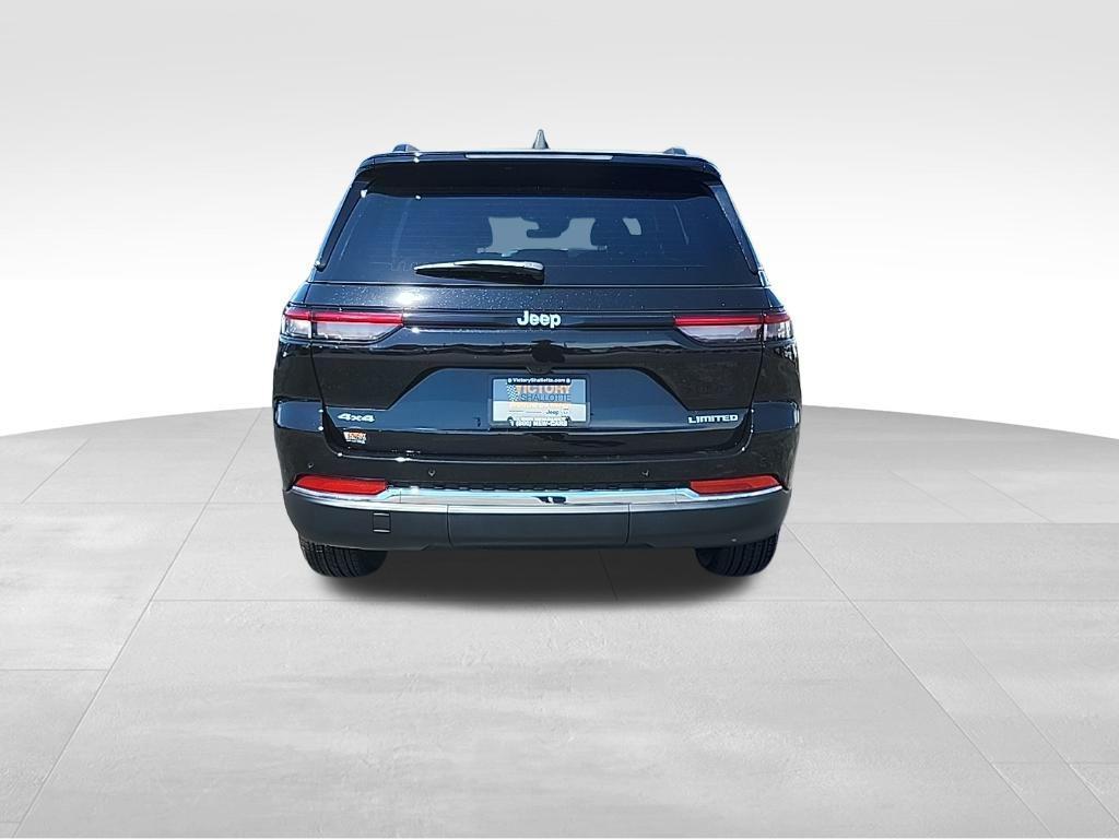 new 2025 Jeep Grand Cherokee car, priced at $40,747