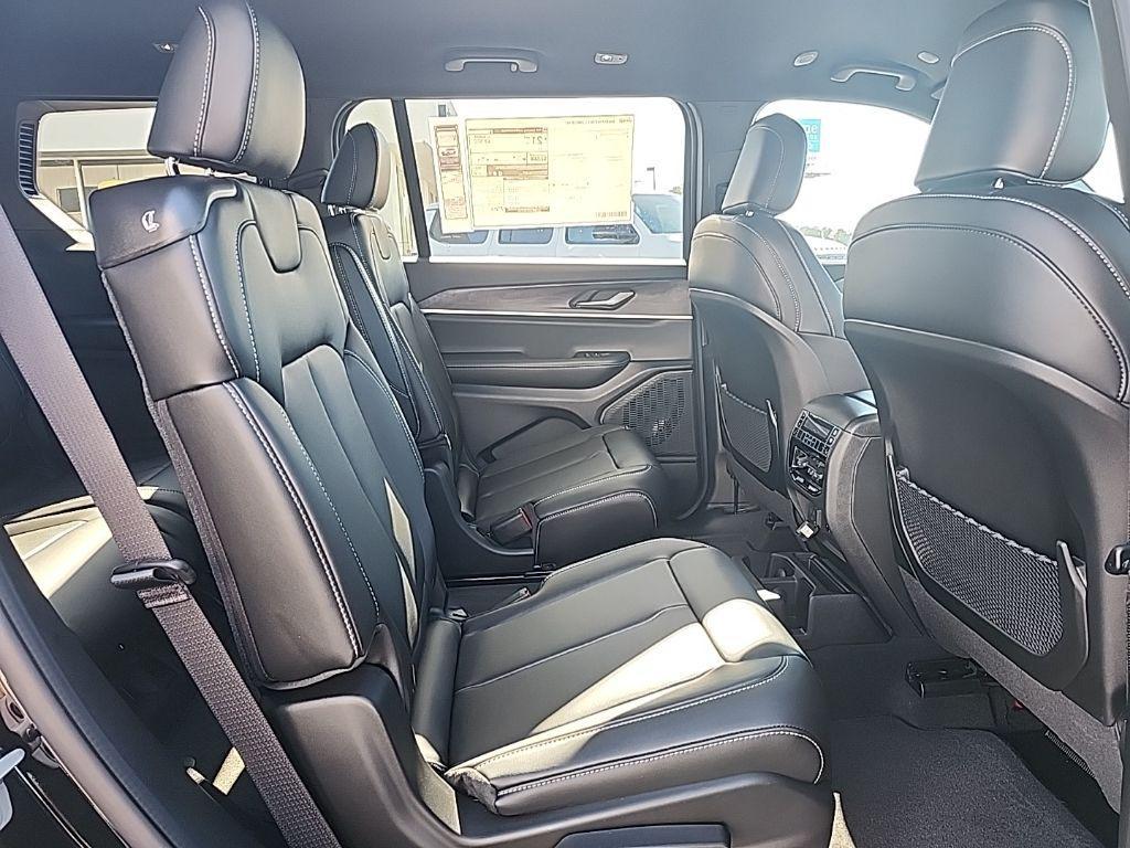 new 2025 Jeep Grand Cherokee car, priced at $42,768