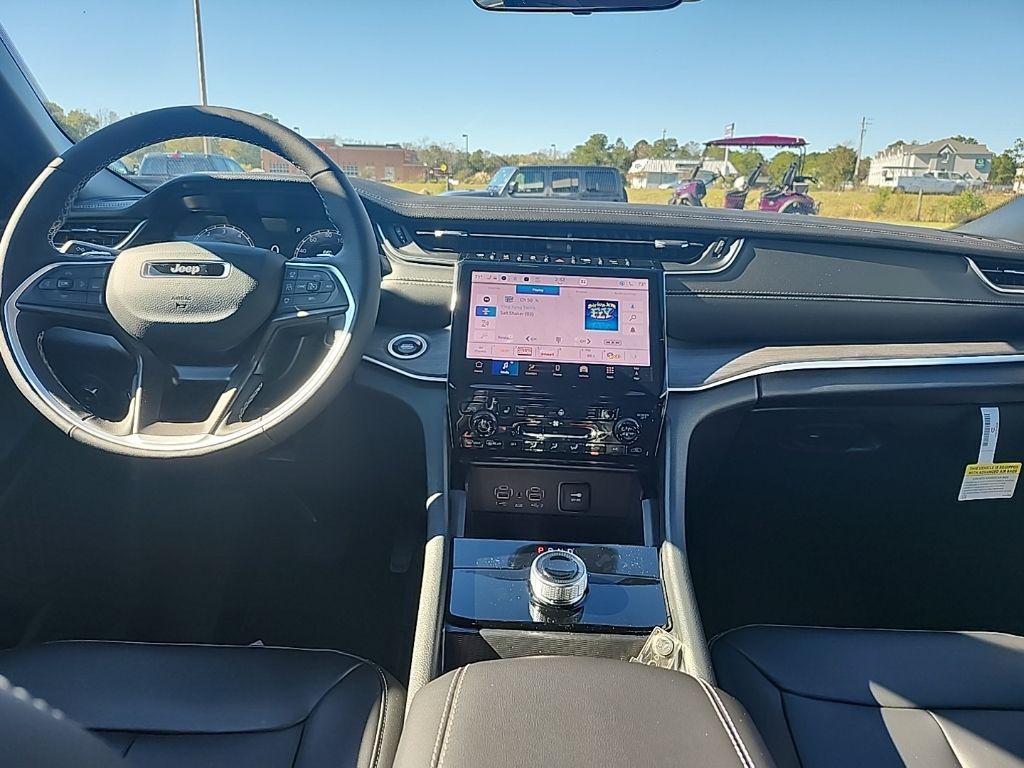 new 2025 Jeep Grand Cherokee car, priced at $42,768