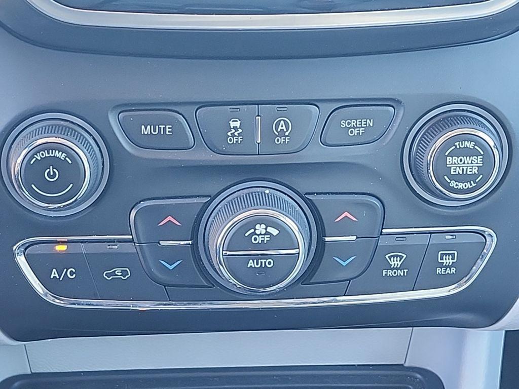 used 2020 Jeep Cherokee car, priced at $18,495