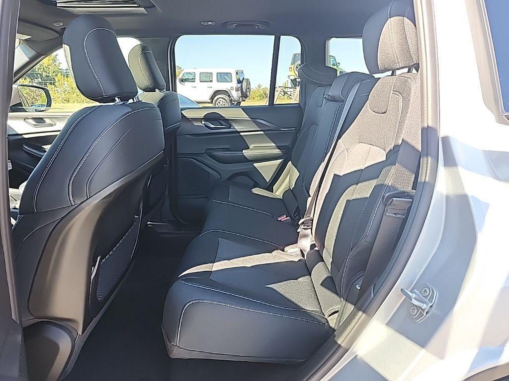 new 2025 Jeep Grand Cherokee car, priced at $39,808