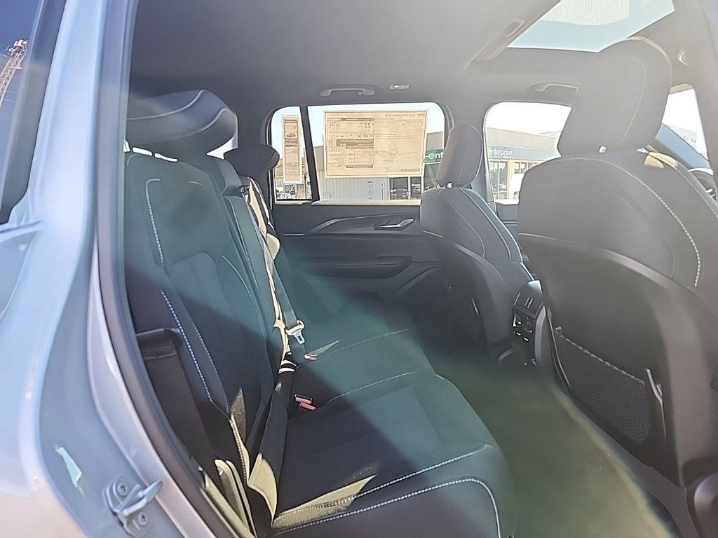 new 2025 Jeep Grand Cherokee car, priced at $39,808