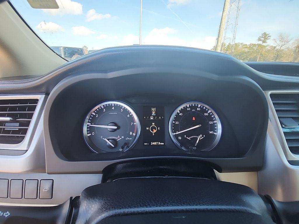 used 2015 Toyota Highlander car, priced at $11,995