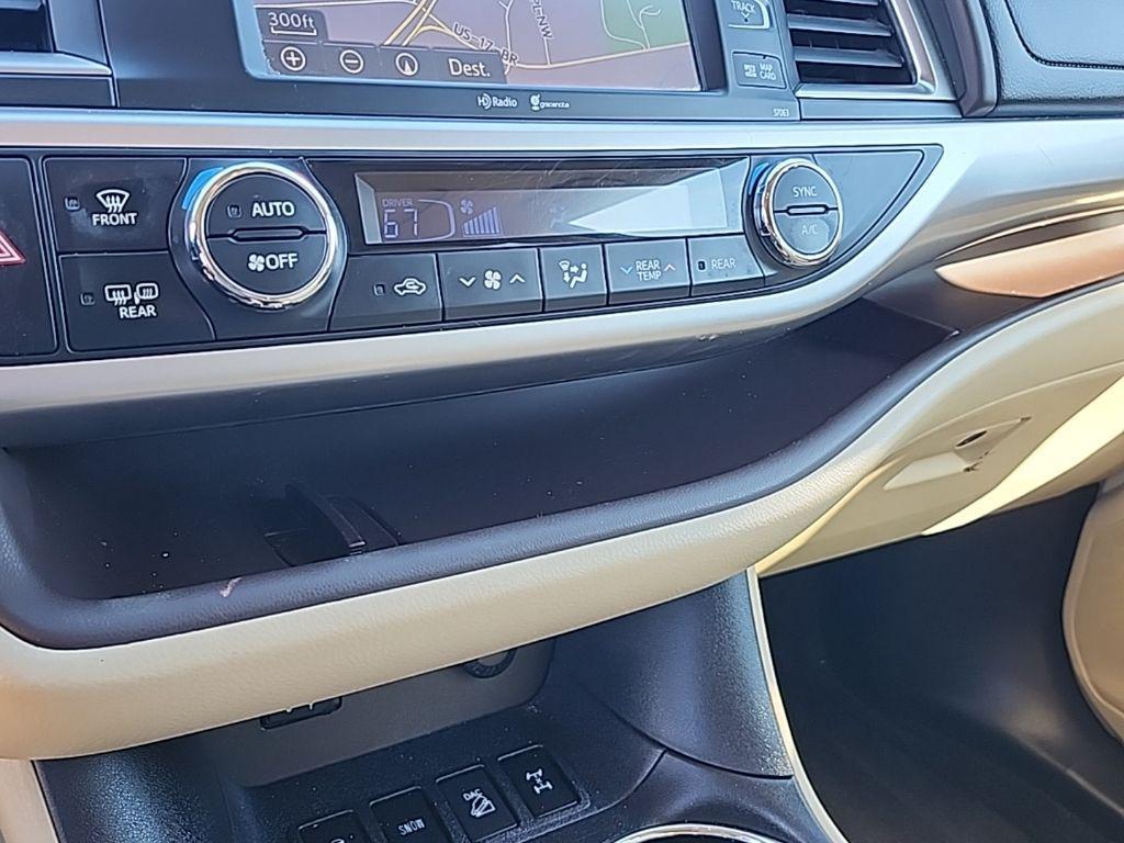 used 2015 Toyota Highlander car, priced at $11,995