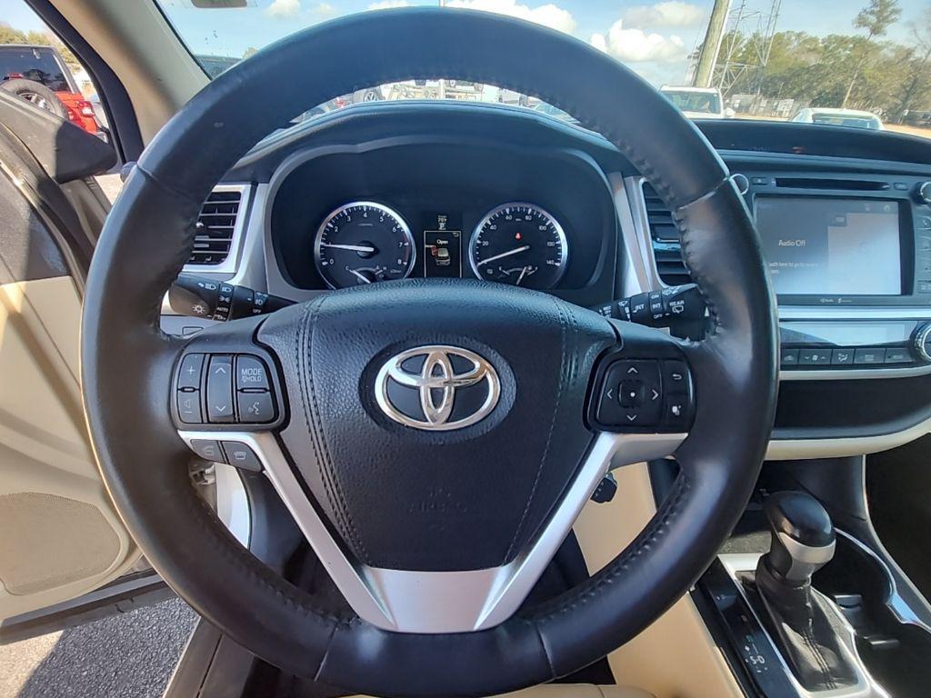 used 2015 Toyota Highlander car, priced at $11,995