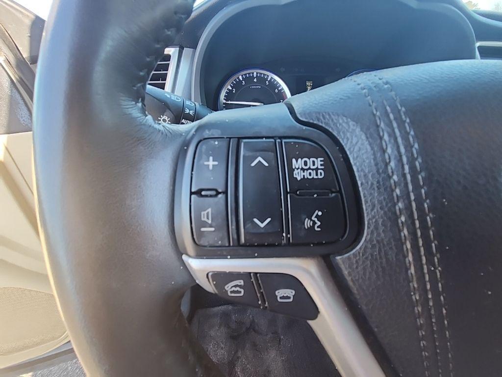 used 2015 Toyota Highlander car, priced at $11,995