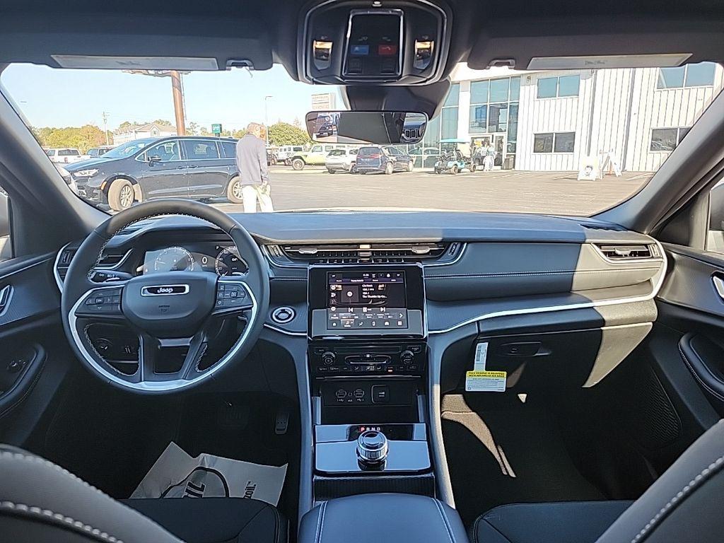 new 2025 Jeep Grand Cherokee car, priced at $36,839