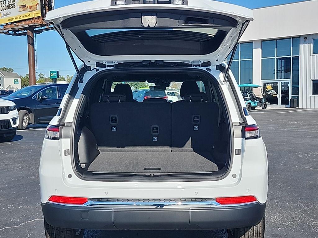 new 2025 Jeep Grand Cherokee car, priced at $36,839