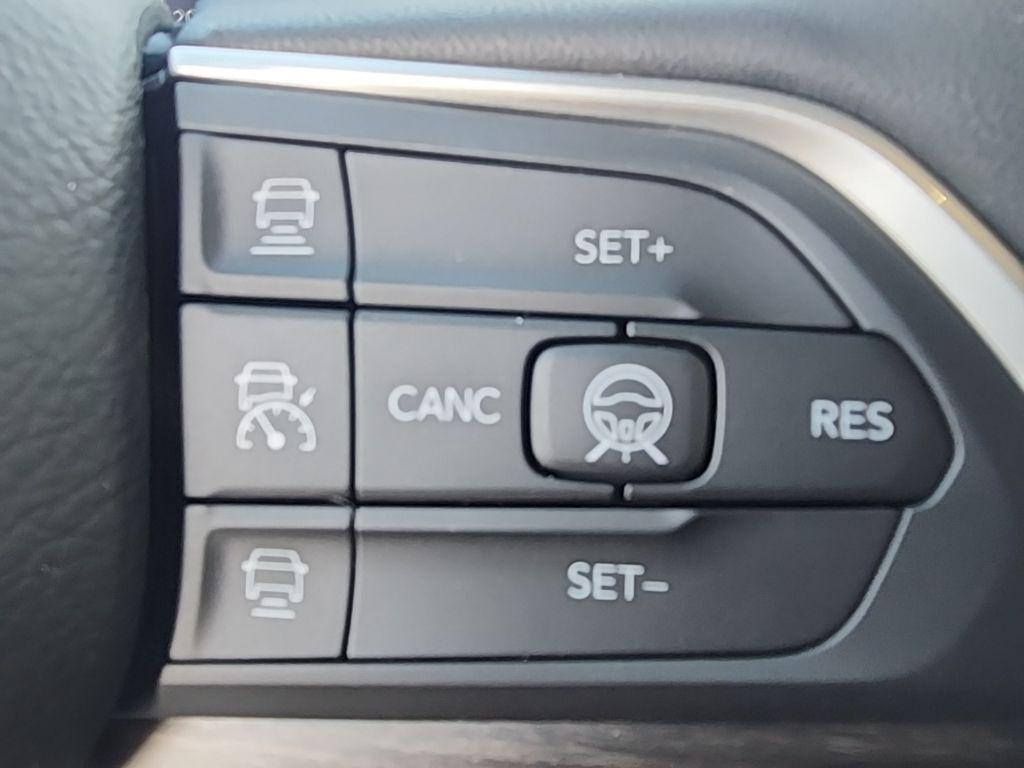 new 2026 Jeep Grand Cherokee car, priced at $52,184