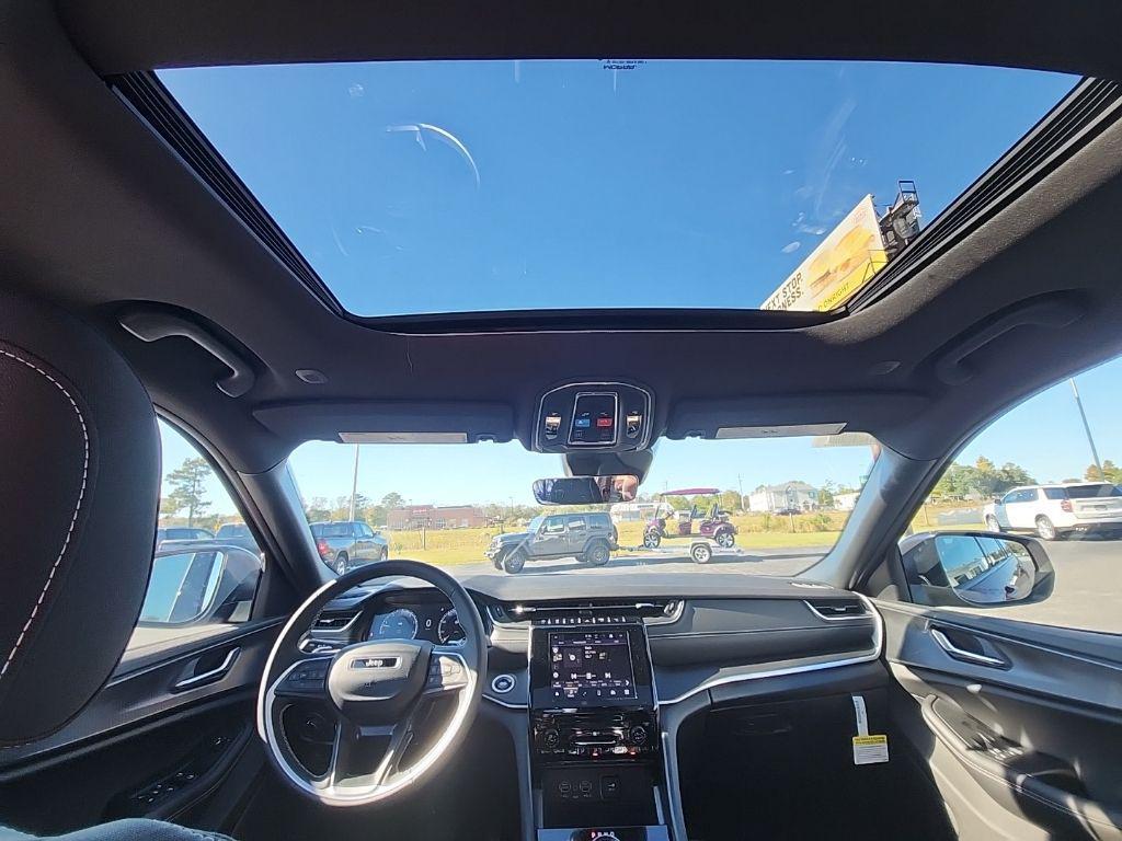 new 2025 Jeep Grand Cherokee car, priced at $44,292