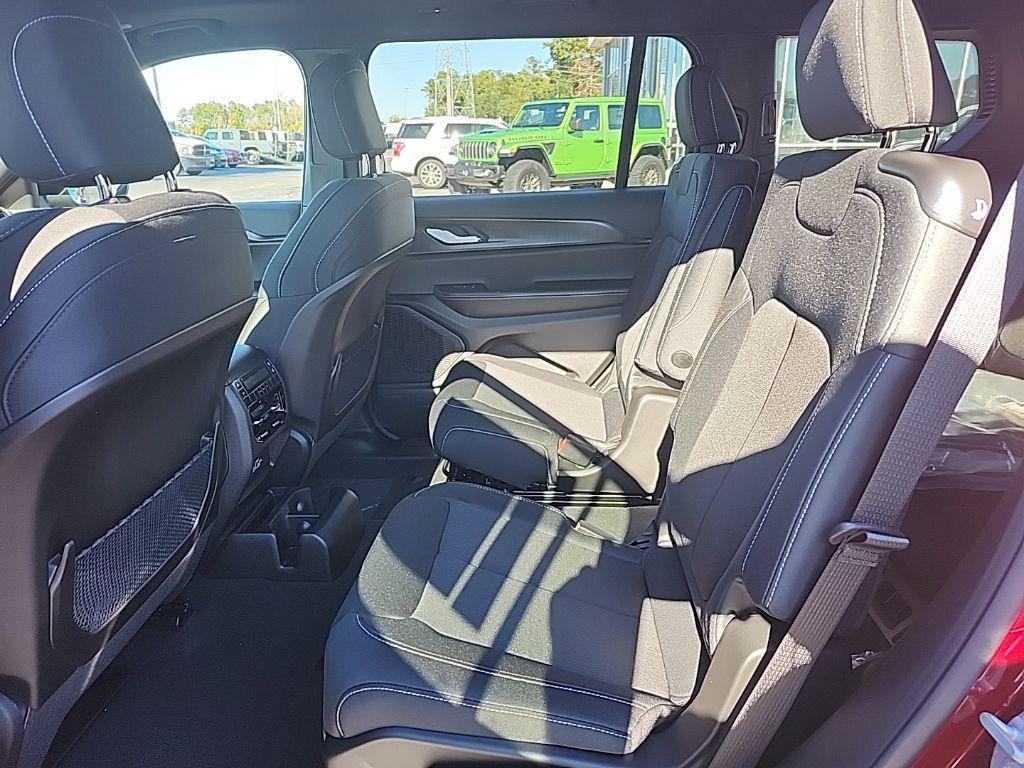 new 2025 Jeep Grand Cherokee car, priced at $44,292