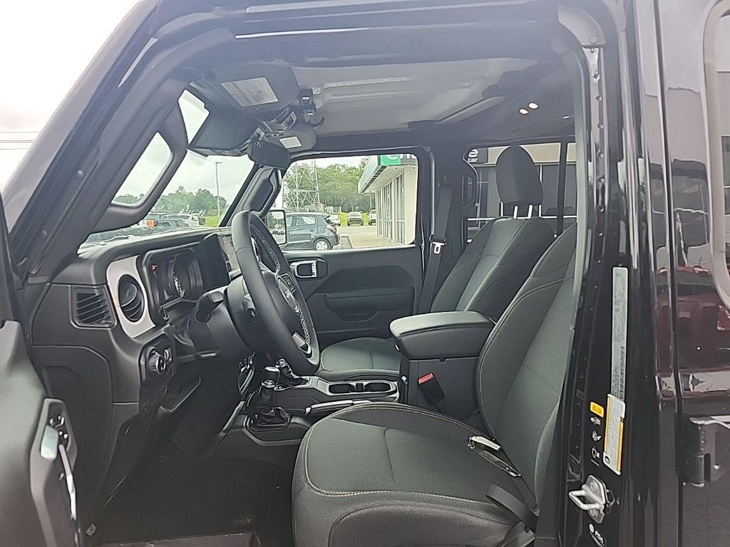 new 2025 Jeep Gladiator car, priced at $38,750