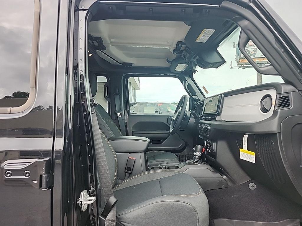 new 2025 Jeep Gladiator car, priced at $38,750