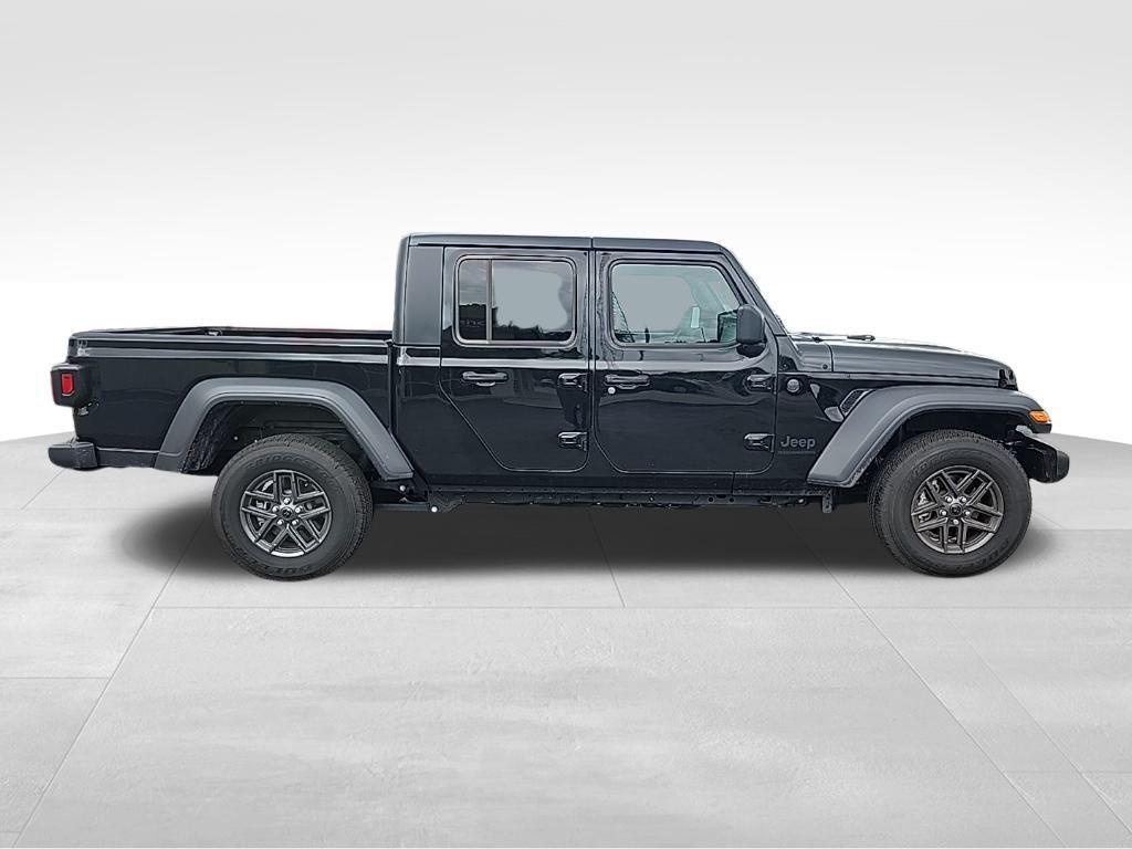 new 2025 Jeep Gladiator car, priced at $38,750