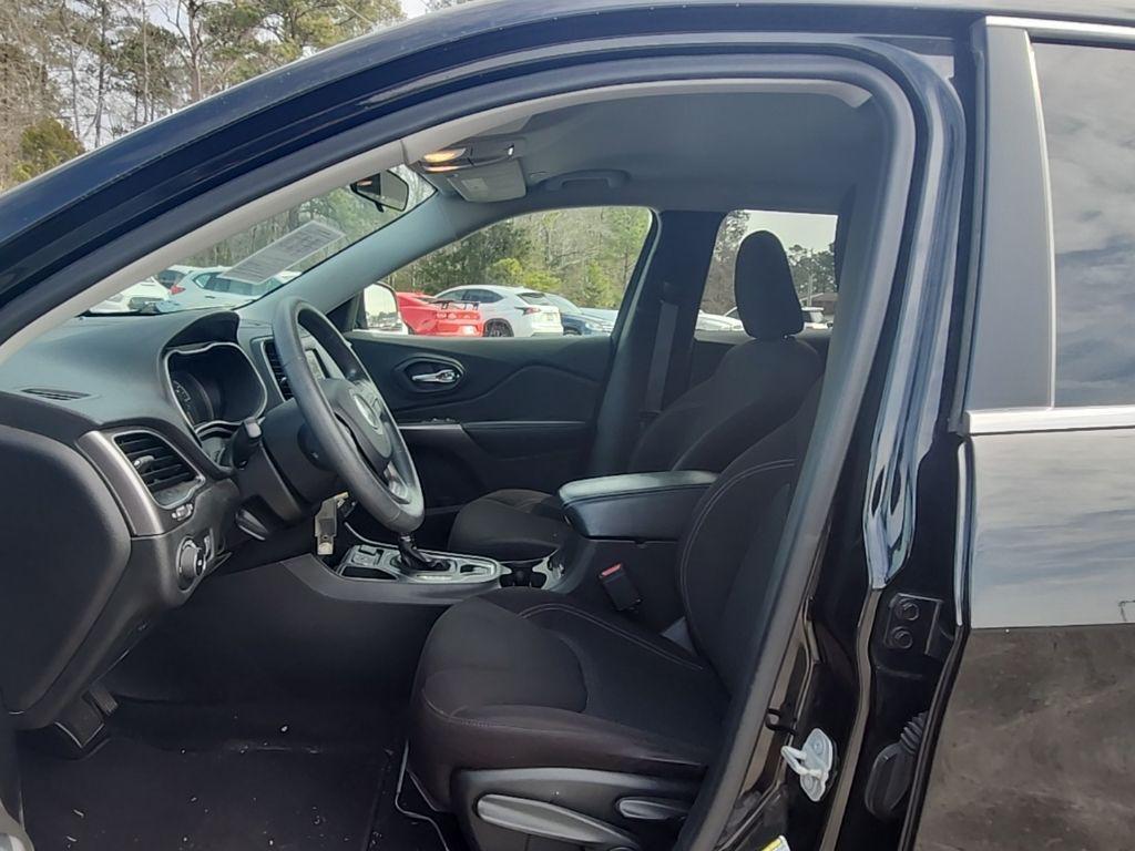 used 2019 Jeep Cherokee car, priced at $15,995