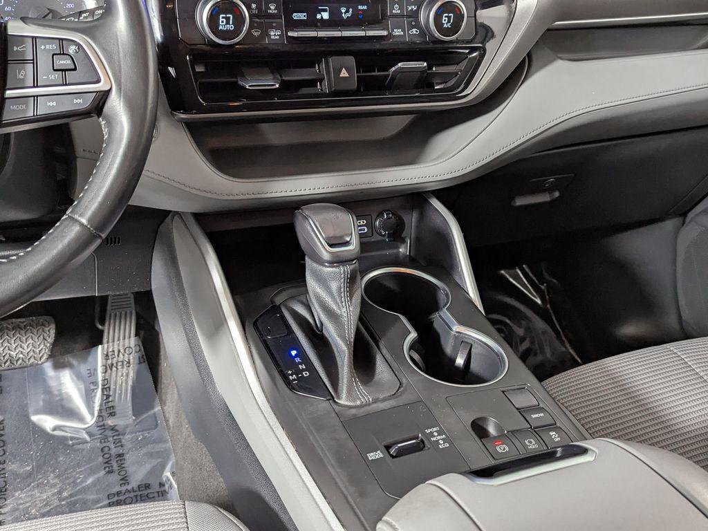 used 2023 Toyota Highlander car, priced at $31,500