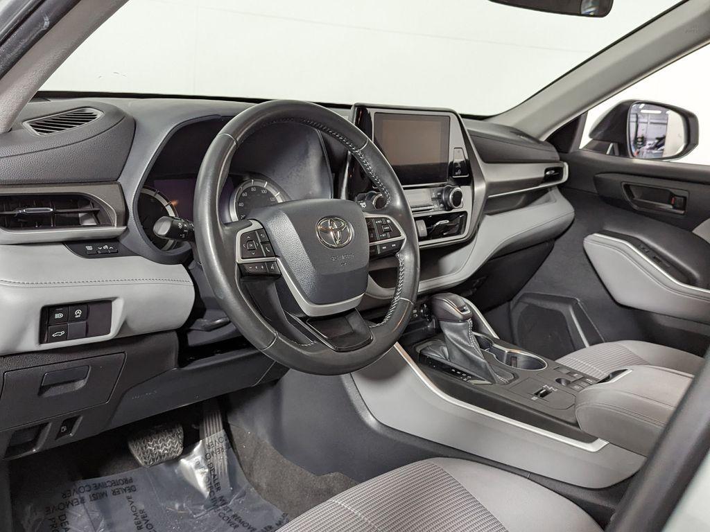 used 2023 Toyota Highlander car, priced at $31,500