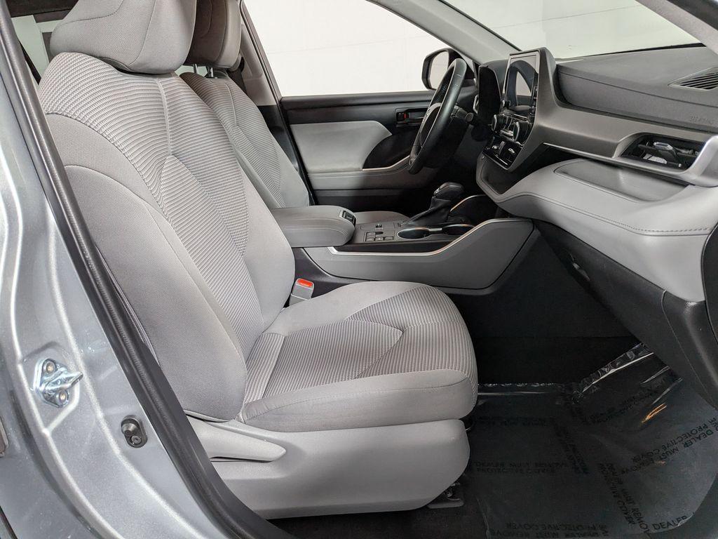 used 2023 Toyota Highlander car, priced at $31,500