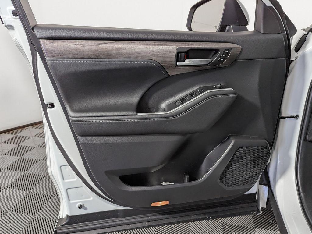 used 2023 Toyota Highlander car, priced at $43,374