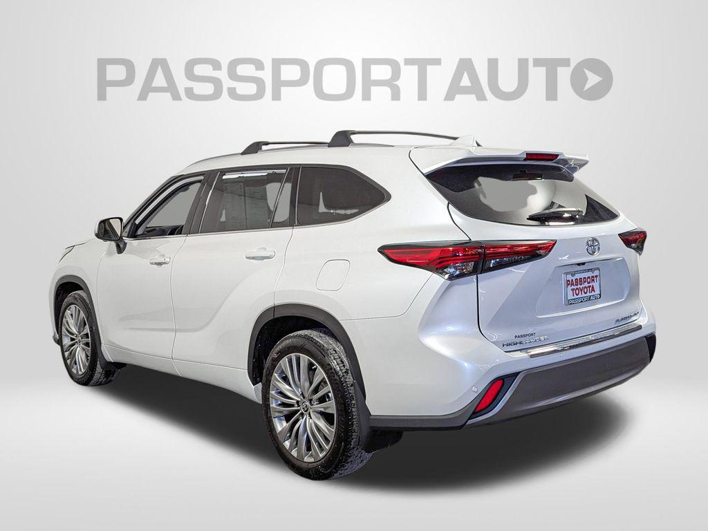 used 2023 Toyota Highlander car, priced at $43,374