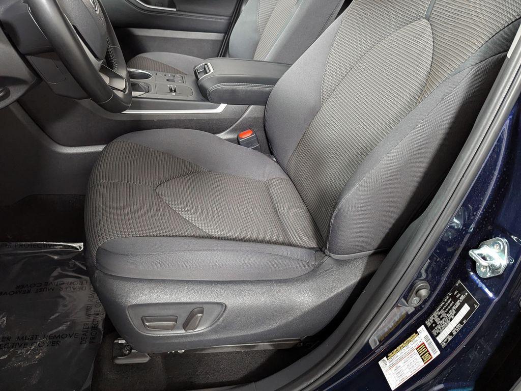 used 2025 Toyota Highlander car, priced at $35,344