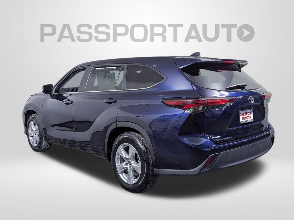 used 2025 Toyota Highlander car, priced at $35,344