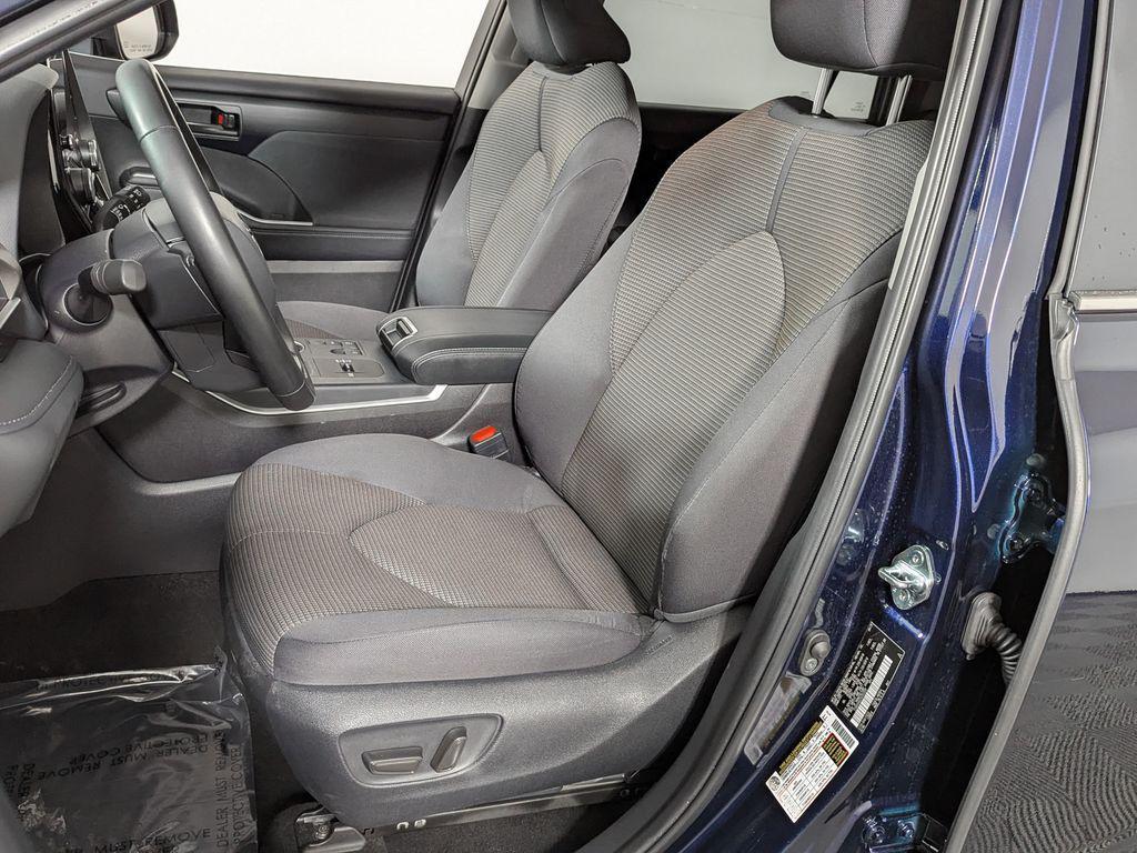 used 2025 Toyota Highlander car, priced at $35,344
