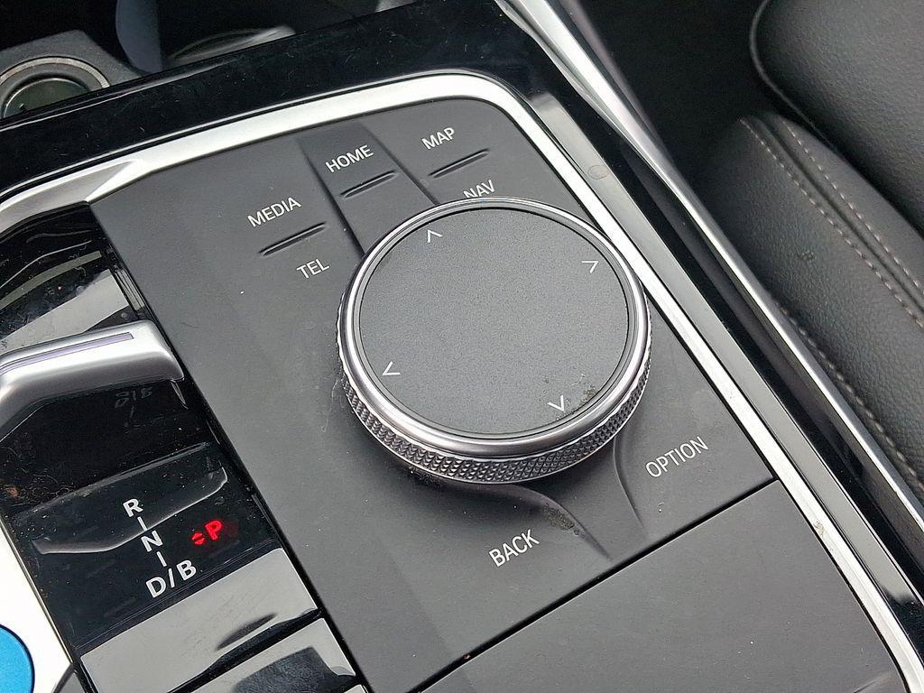 BMW i4 view 25