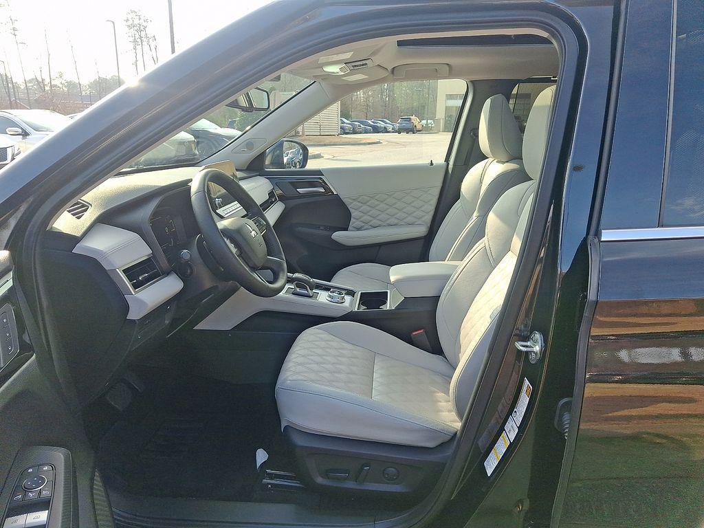 used 2024 Mitsubishi Outlander car, priced at $27,997