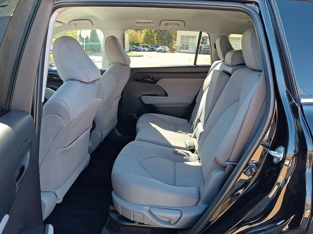 used 2021 Toyota Highlander Hybrid car, priced at $28,799