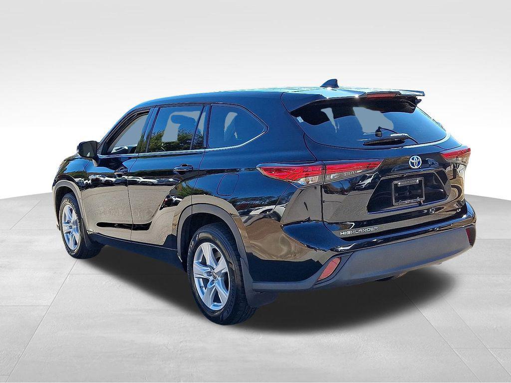 used 2021 Toyota Highlander Hybrid car, priced at $26,638