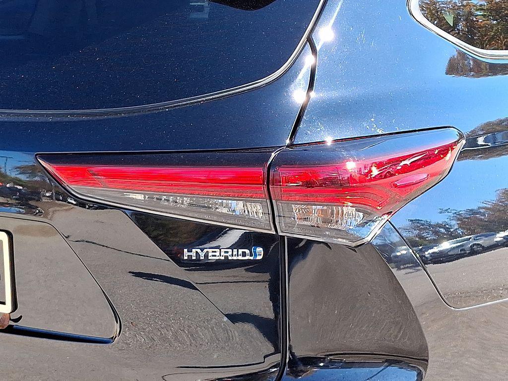 used 2021 Toyota Highlander Hybrid car, priced at $28,799
