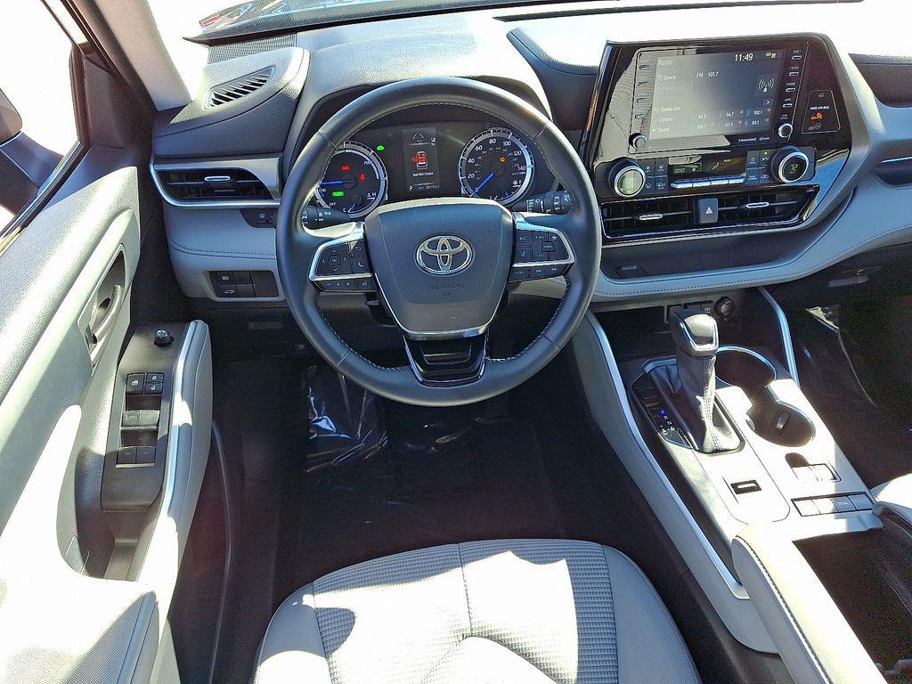 used 2021 Toyota Highlander Hybrid car, priced at $28,799