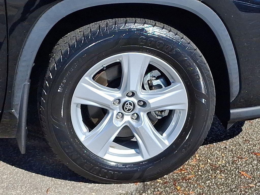 used 2021 Toyota Highlander Hybrid car, priced at $28,799