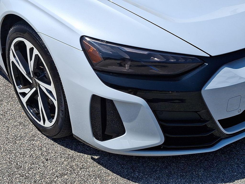 Audi e-tron GT view 9
