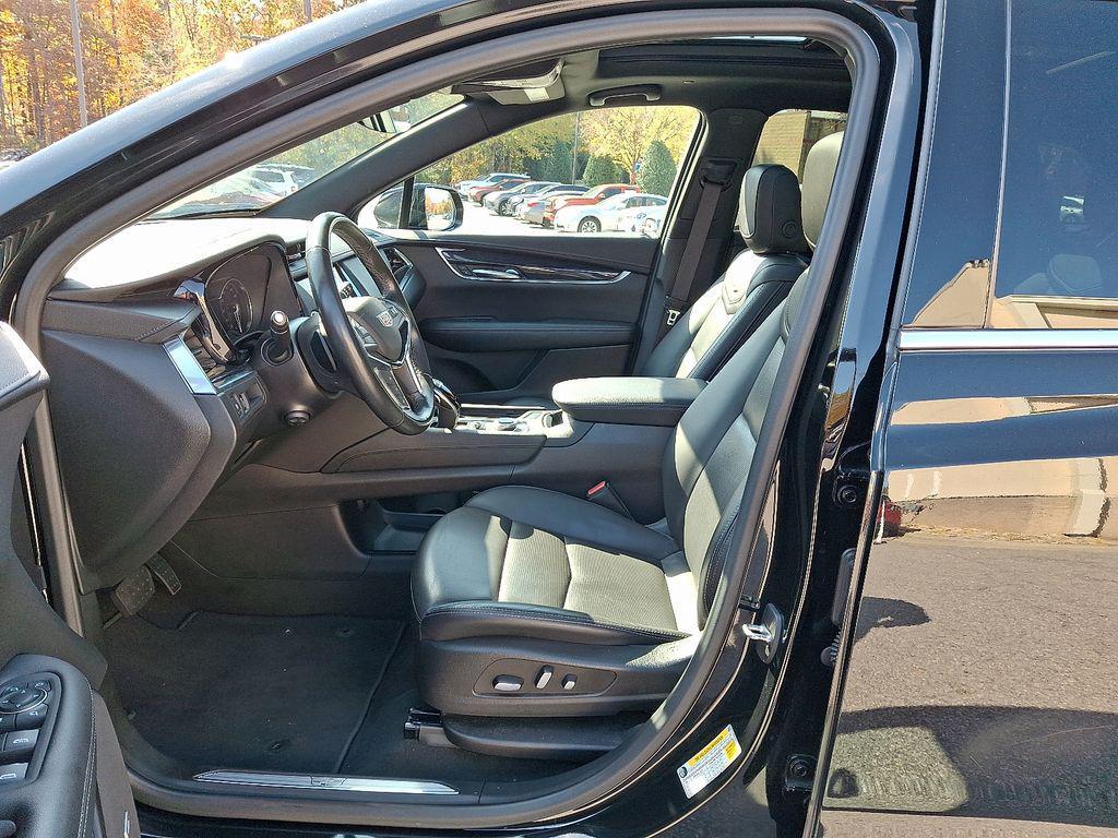 used 2022 Cadillac XT5 car, priced at $26,529