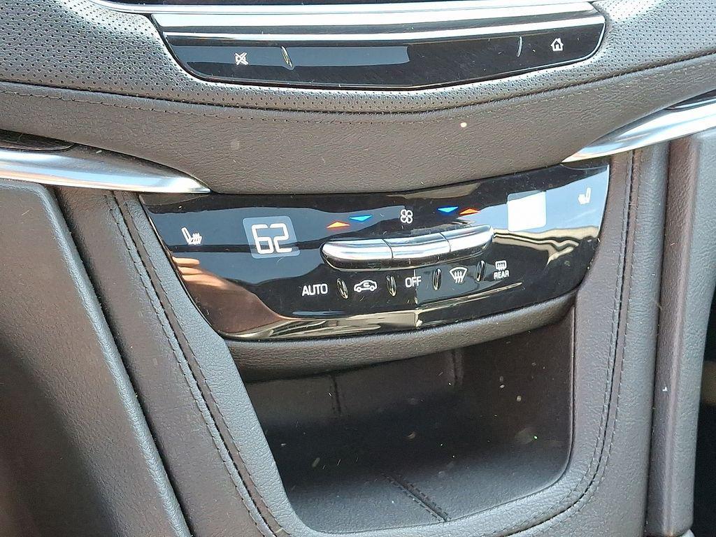 used 2022 Cadillac XT5 car, priced at $26,529