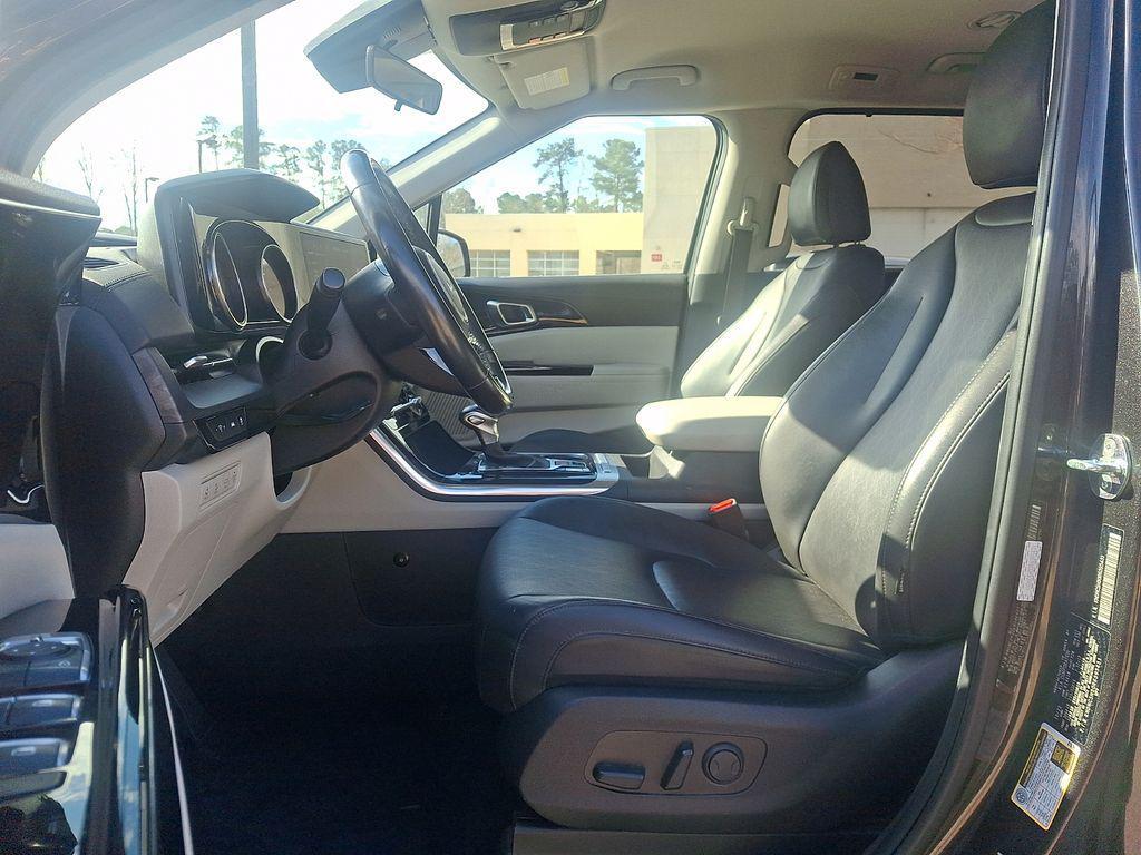 used 2024 Kia Carnival car, priced at $29,997