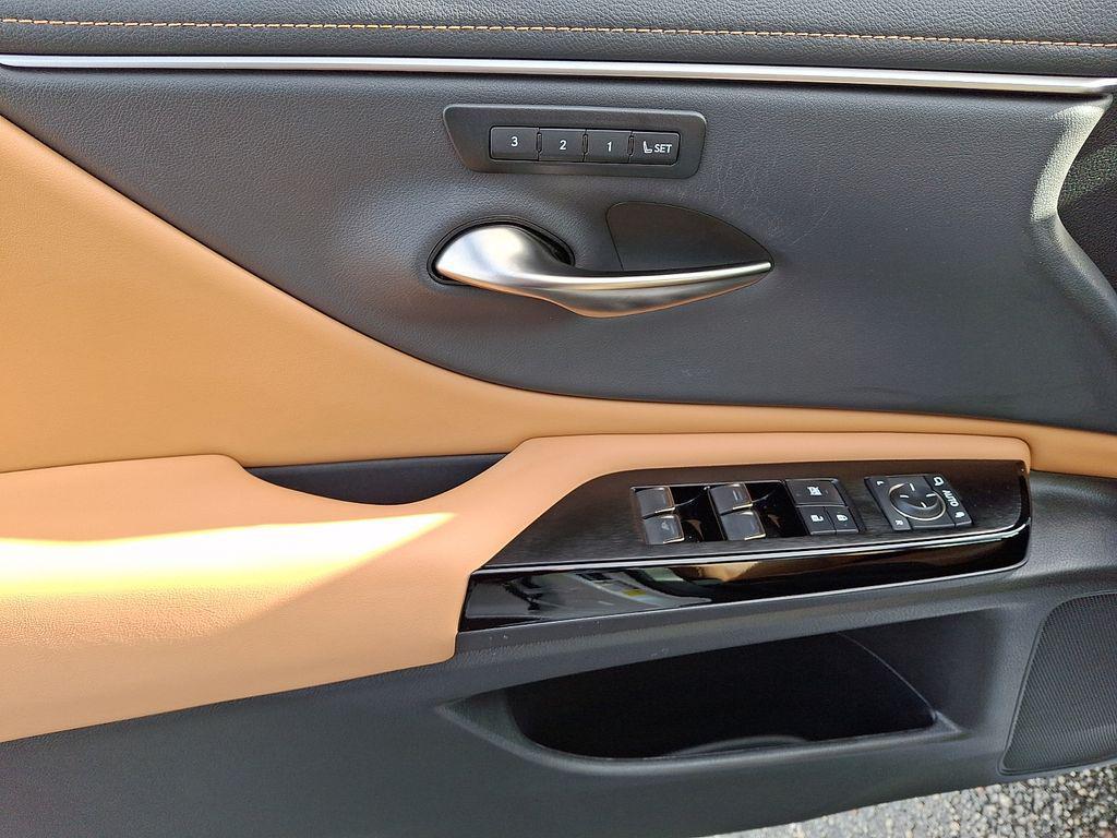 used 2024 Lexus ES 350 car, priced at $39,795