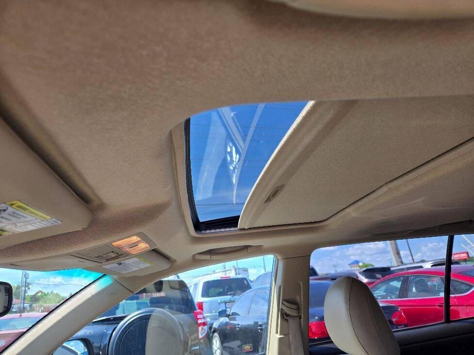 used 2010 Toyota Highlander car, priced at $12,550