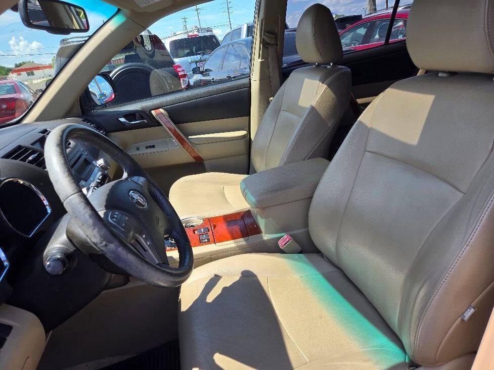 used 2010 Toyota Highlander car, priced at $12,550
