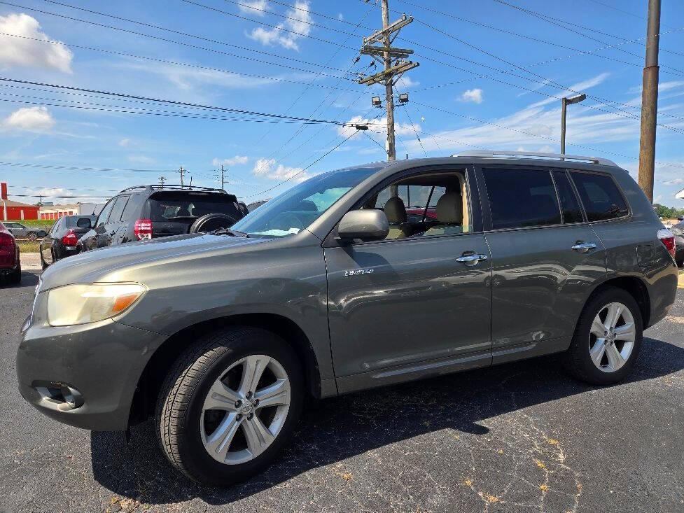used 2010 Toyota Highlander car, priced at $12,550