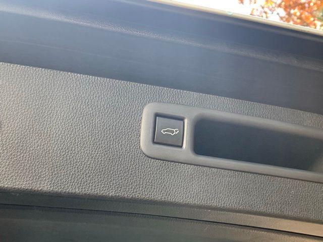 used 2022 Toyota Highlander car, priced at $35,510