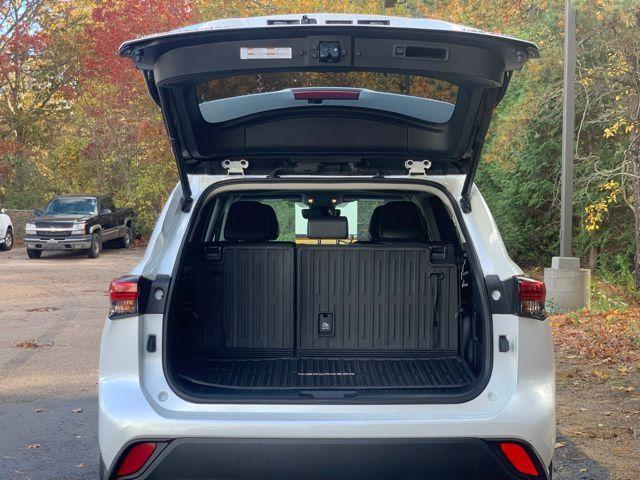 used 2022 Toyota Highlander car, priced at $35,510